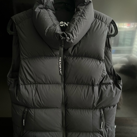 Aritzia Supersnug Puff Vest - Black Size L - Picture 1 of 4